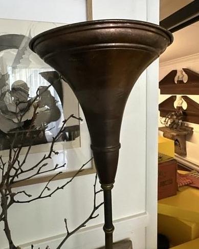 Deco floor lamp.
