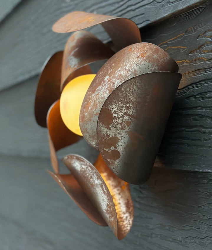 SPECIAL EDITIONS :: SYCAMORE WIRELESS OUTDOOR METAL LIGHT FIXTURE.