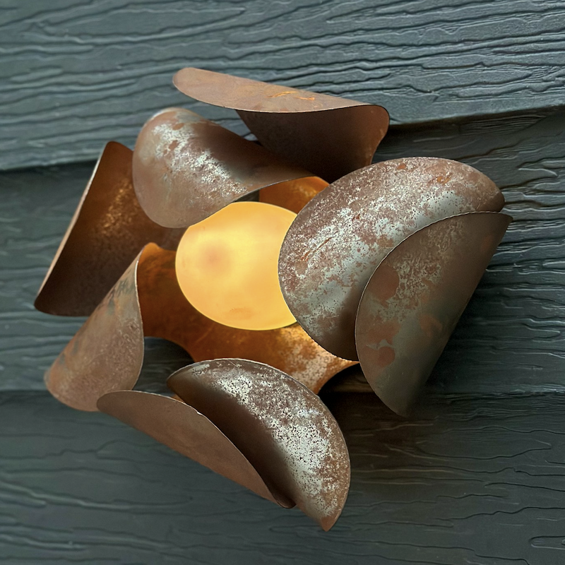 SPECIAL EDITIONS :: SYCAMORE WIRELESS OUTDOOR METAL LIGHT FIXTURE.